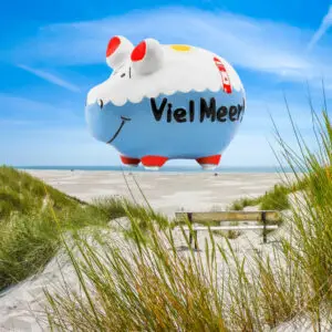 Maritimes Sparschwein KCG Viel Meer aus Keramik in Blau, Weiß und Rot, 12 x 9 x 9 cm