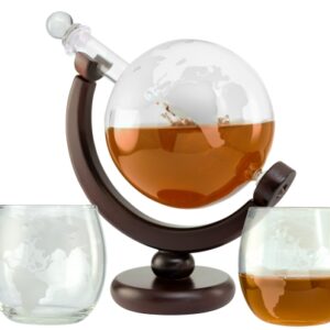 Detailaufnahme der Welt-Gläser mit Globus-Motiv – Perfekt für Whisky-Liebhaber
