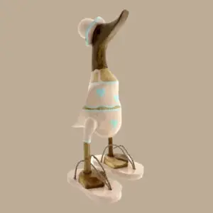 Holzente Eva mit rosa Herz – liebevolle Geschenkidee, jetzt nachhaltig online bestellen!