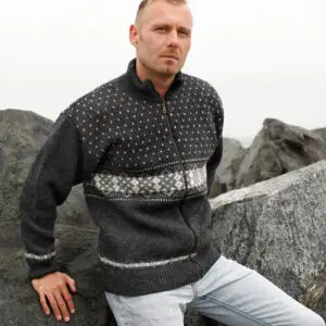 Windstopper-Strickjacke von Norwool aus 100 % Wolle – Vorderansicht mit klassischem Norwegermuster