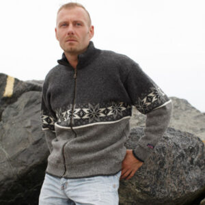 Norwegische Strickjacke aus 100 % Wolle mit klassischem Muster