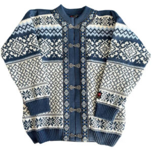 Norwegische Wolljacke mit klassischen Zinnverschlüssen und Besätzen