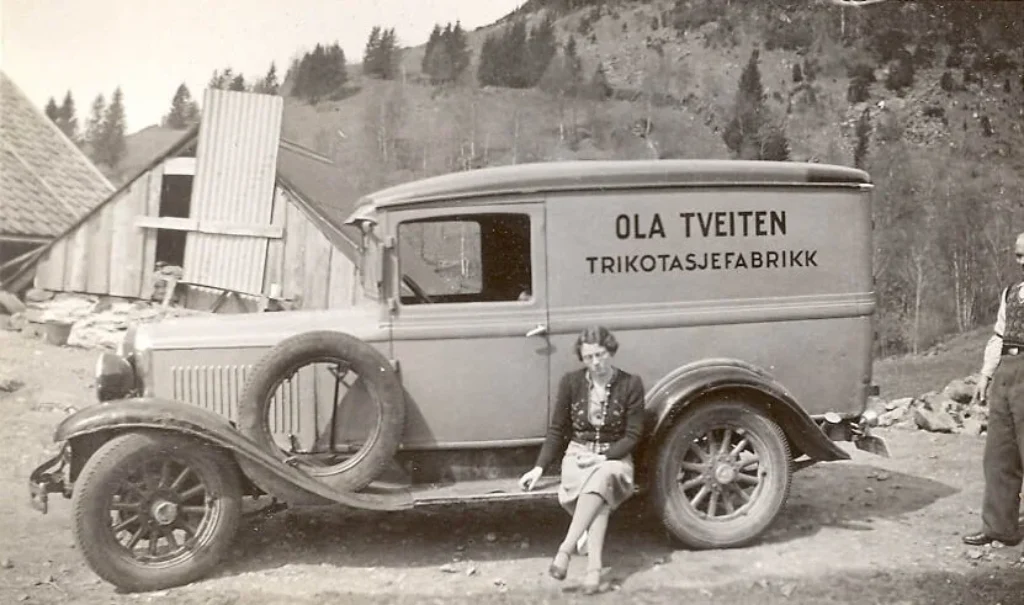 Ola Tveiten’s daugther in law, Kitty, with the first factory car.