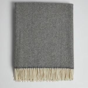 Hochwertige Wolldecke Belleek aus Lammwolle und Kaschmir in klassischen Grautönen