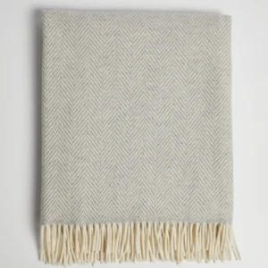 Hochwertige Wolldecke Clare Island aus Lammwolle und Kaschmir in ruhigen Naturfarben