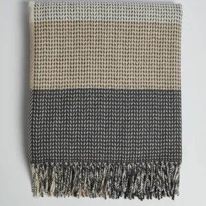 Hochwertige Wolldecke Downpatrick aus Lammwolle und Kaschmir in natürlichen Farbtönen