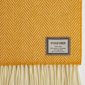 Foxford Decke Innisfree im Fischgratmuster in Goldgelb und Naturweiß