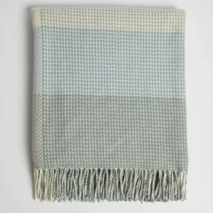 Hochwertige Wolldecke Tara aus Lammwolle und Kaschmir in natürlichen Küstenfarben