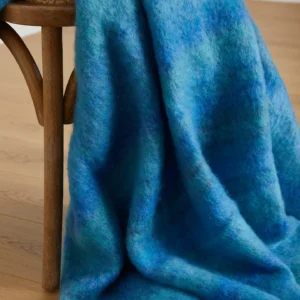 Irische Mohairdecke 140x170 cm in Blau­tönen mit Fransen
