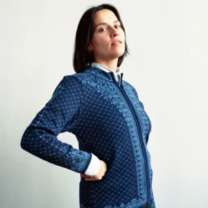 Norlender Anne Merino Wool Cardigan in Navy aus Extra Fine Merino Wool