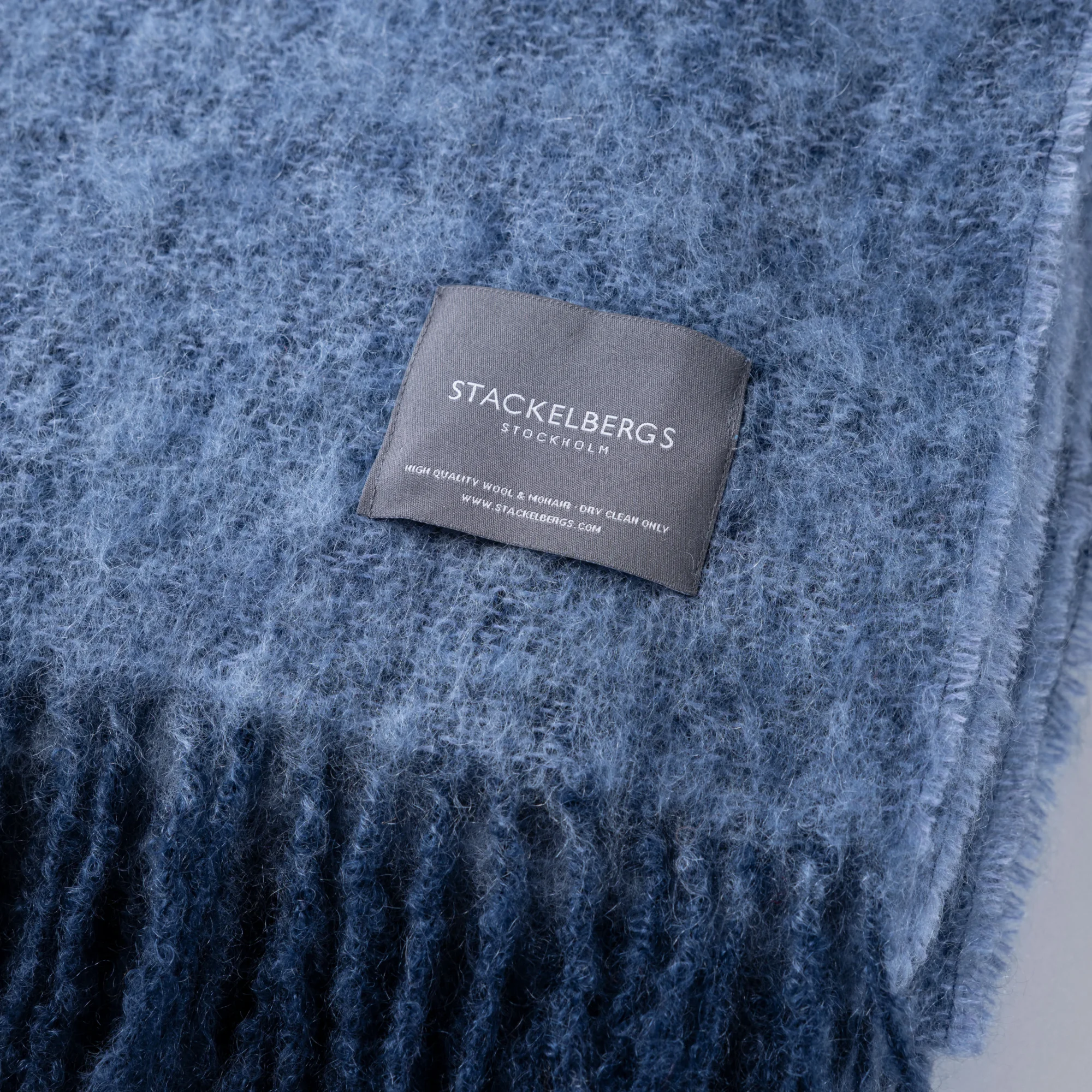 Stackelbergs Mohair Blanket Denim & Sky Blue Detailaufnahme