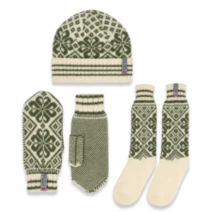 Norlender Selbu Beanie (Strickmütze), Fäustlinge und Wollsocken in Grün aus 100 % Wolle mit traditionellem norwegischem Selbu-Sternmuster.