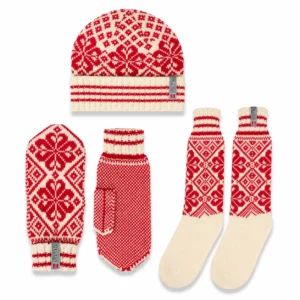Norlender Selbu Beanie (Strickmütze), Fäustlinge und Wollsocken in Rot aus 100 % Wolle mit traditionellem norwegischem Selbu-Sternmuster.
